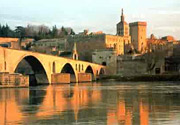 De stad Avignon op 30 km afstand