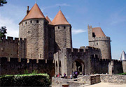 Die Burg und ihre Stadtmauern