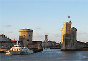 The majestic towers of La Rochelle - 5 km