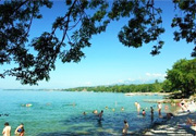 De stranden van het meer van Genève op een steenworp afstand