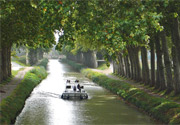 The Canal du Midi a stone's throw away