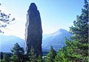 Der Monolith von Sardières auf 10 km Entfernung