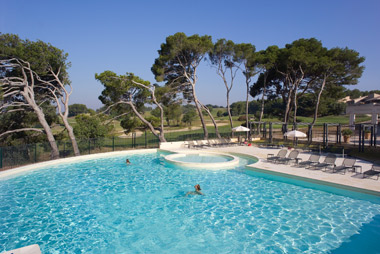 Vente privée Résidence Provence Country Club 4* – Accès gratuit à la piscine extérieure