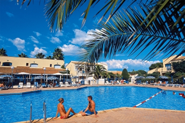 Vente privée Résidence-Club Domaine Saint Loup – La piscine de la résidence