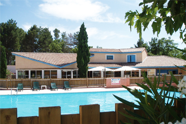 Vente privée Les Mazets de Gaujac 3* – Piscine extérieure avec pataugoire