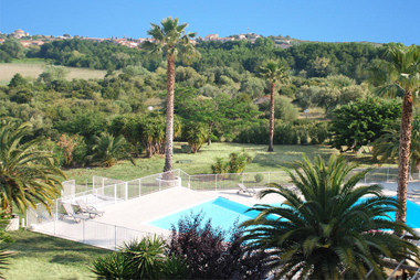 Vente privée Résidence Adonis Saint Florent Citadelle Resort – La piscine dans un écrin de verdure