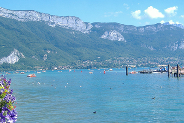 Vente privée Hôtel Le Clos Du Lac 2* – Le lac et la ville d'Annecy (25km)