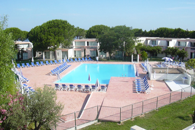 Vente privée Résidence LAGRANGE de Camargue 3*  – Accès gratuit à la piscine extérieure (l'été)