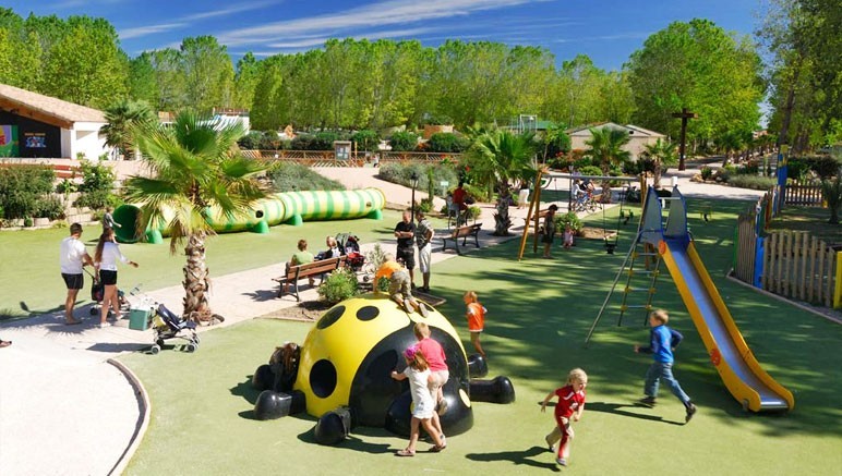 Vente privée Camping 5* Le Domaine de la Yole – Aire de jeux gratuite pour les enfants