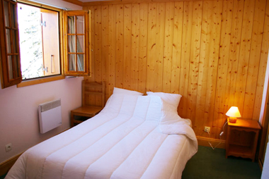 Vente privée Les chalets de la Tania – Chambre avec lit double