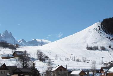 Vente privée Résidence Le Hameau des Aiguilles – Abliez Montrond, station familiale - 35 km de pistes