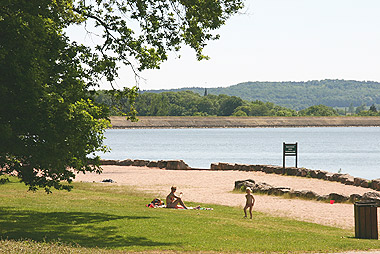 Vente privée Résidence Les Chalets Du Lac De La Vingeanne – Lac de la Vingeanne et sa plage aménagée