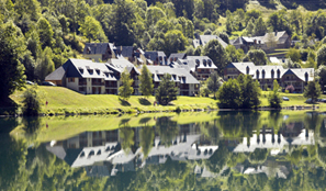 Vente privée : Les Pyrénées en bordure de lac