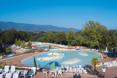 Vente privée Camping Norcenni Girasole Club – Accès gratuit aux piscines extérieures (l'été)