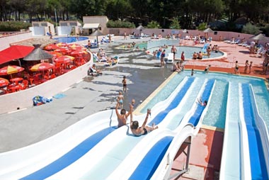 Vente privée Domaine résidentiel de plein-air Le Castellas – Accès gratuit à la piscine extérieure (avril-sept.)