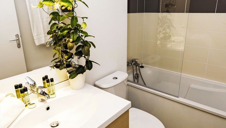 Vente privée Résidence 3* Le Domaine de Val Quéven – Votre salle de bain tout confort
