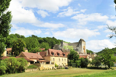 Vente privée Résidence Les Bastides de Lascaux 4* LAGRANGE PRESTIGE – Le village de St Amand de Coly - 10 km