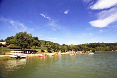 Vente privée Les Hameaux du Perrier – Vue sur le Lac du Causse