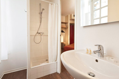 Vente privée Coeur de city Hôtel Bordeaux Clemenceau – Salle de bain avec douche