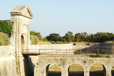 Vente privée Camping Les Maraises – Les fortifications Vauban du village