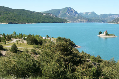 Vente privée Résidence Les Mélèzes – Le plan d'eau des Embruns - 20 km