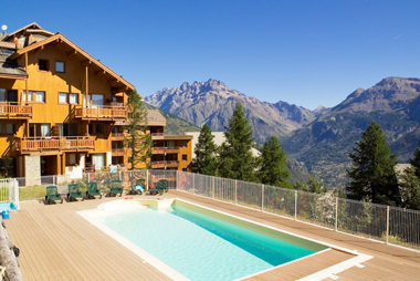 Vente privée Résidence Le Hameau Des Ecrins 3* – Accès gratuit à la piscine extérieure 