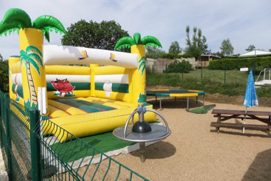 Vente privée Camping Le Pré Vert 3* – Aire de jeux gratuite pour les enfants