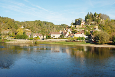 Vente privée Résidence le Clos du Rocher – Vue sur le village du Bugue - 10 km