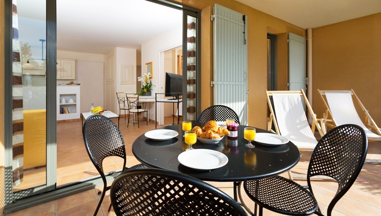 Vente privée Résidence 4* Provence Country Club – Terrasse ou balcon dans tous les logements