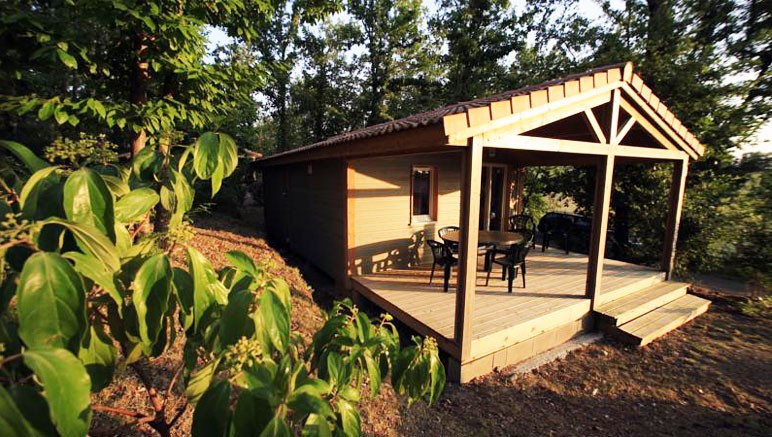 Vente privée Résidence 3* Les Hameaux des Lacs – La terrasse privative de 15 m² avec mobilier de jardin
