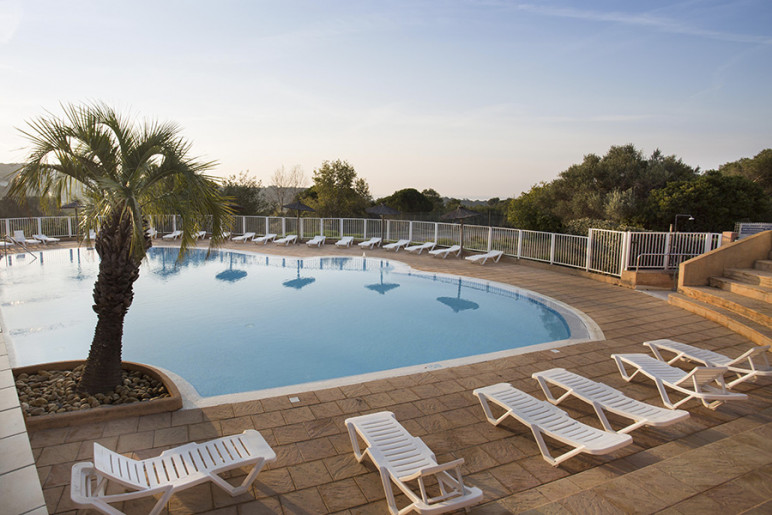 Vente privée Village Vacances Le Parc des Chênes – L'accès à la piscine extérieure, en saison selon météo