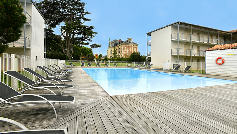 Vente privée Résidence 3* Le Domaine du Château – Libre accès à la piscine extérieure chauffée à partir d'avril