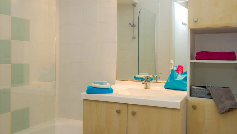 Vente privée Résidence 3* le Cordouan – Salle de bain avec baignoire