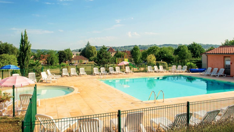 Vente privée Résidence Le Hameau de la Vézère 3* – Accès gratuit à la piscine extérieure chauffée, de fin-avril à mi-septembre