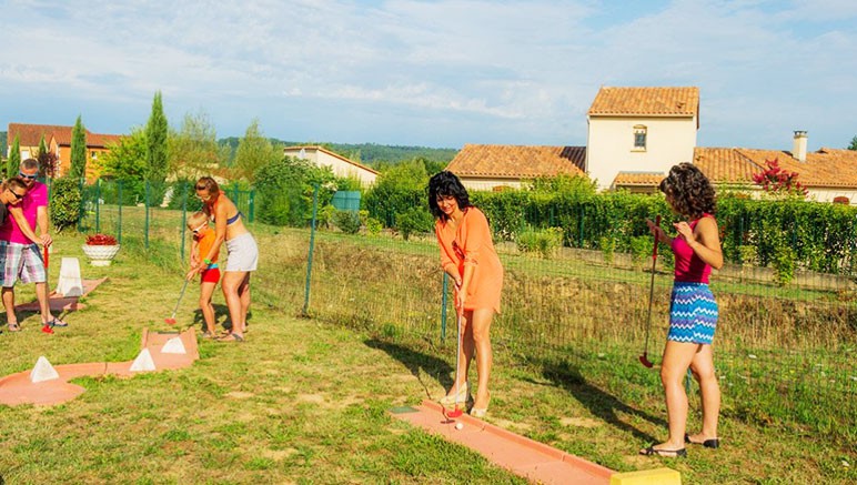 Vente privée Résidence Le Hameau de la Vézère 3* – Mini-golf et  équipements de loisirs en libre accès