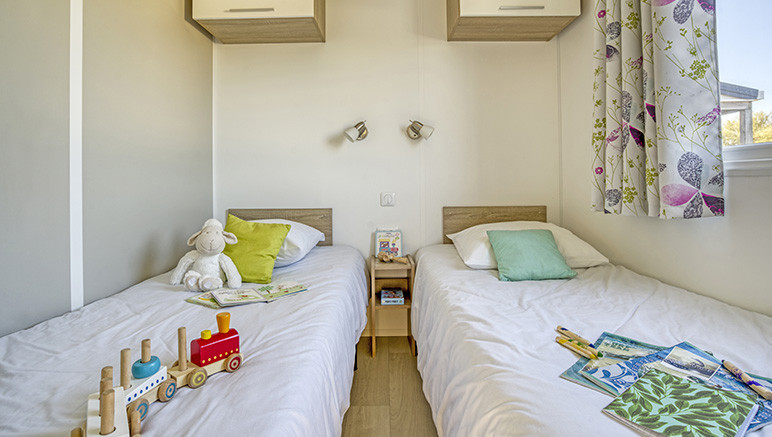 Vente privée Camping 5* Le Ranolien – Chambre avec lits simples