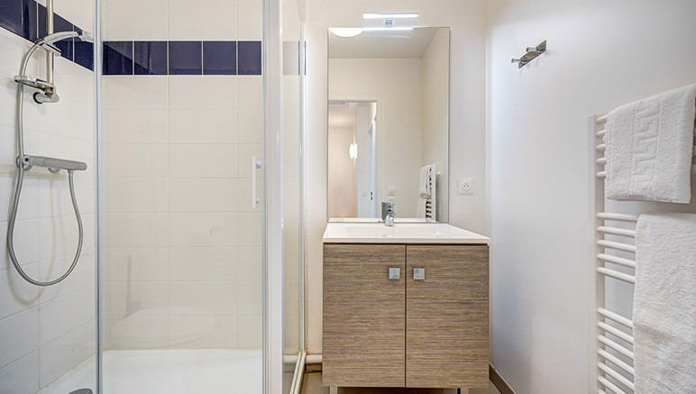 Vente privée Résidence 4* le Victoria – Salle de bain avec douche