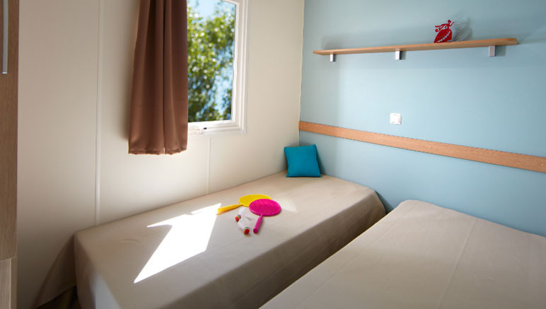 Vente privée Camping 4* Les Flamants Roses – Chambre avec lits simples