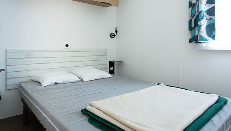 Vente privée Camping 4* Bois Soleil – La chambre avec lit double