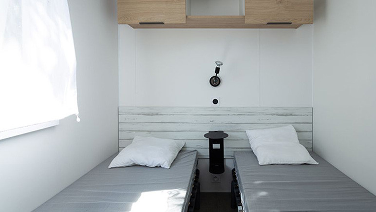 Vente privée Camping 4* Bois Soleil – La chambre avec deux lits simples