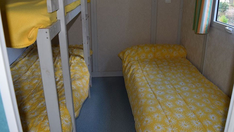 Vente privée Camping 3* Paradella – Chambre avec lits superposés et lit simple