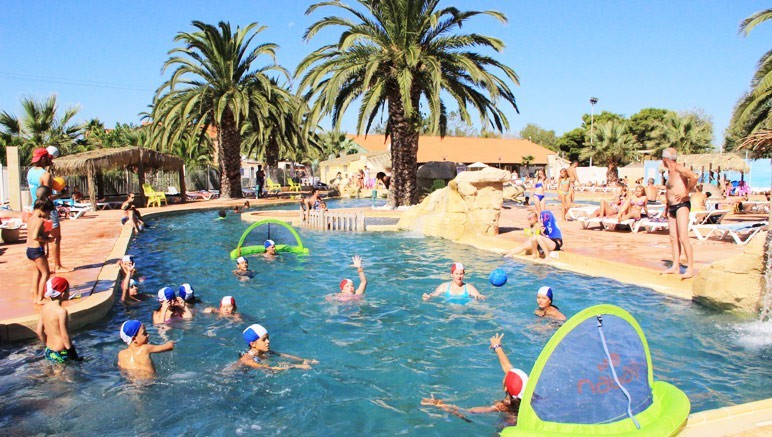 Vente privée Camping Club 5* Les Tamaris – Profitez de l'espace aquatique extérieur et ses deux piscines en libre accès...