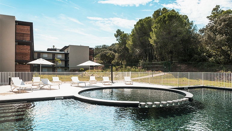 Vente privée Résidence 4* Club Le Pont du Gard – Accès inclus à la piscine extérieure chauffée (de mi-mai à mi-septembre)