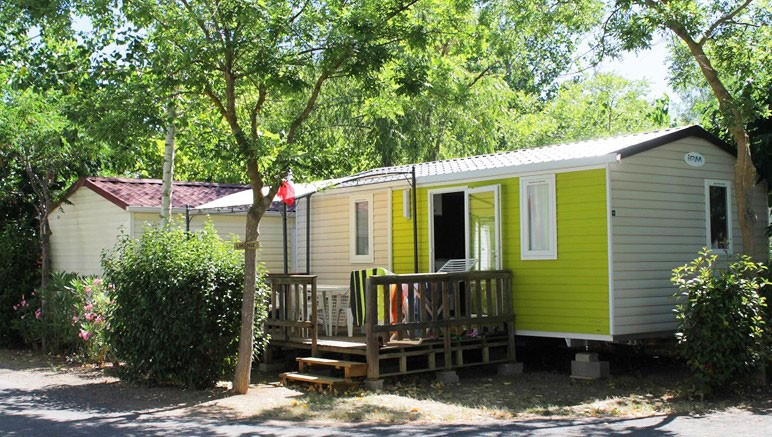 Vente privée Camping 4* Les Salisses – Les mobil-homes du camping avec terrasse