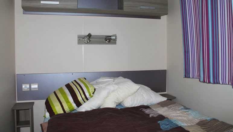Vente privée Camping 4* Les Salisses – Chambre avec lit double