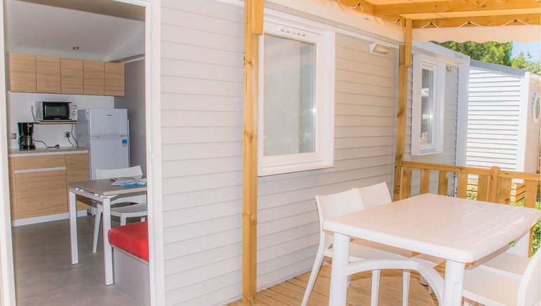 Vente privée Camping 4* Ametlla de Mar – Terrasse équipée avec mobilier de jardin