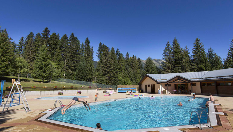 Vente privée Résidence Le Sappey – Grâce au pass Aventure (en supplément) vous aurez accès à la piscine municipale de la station