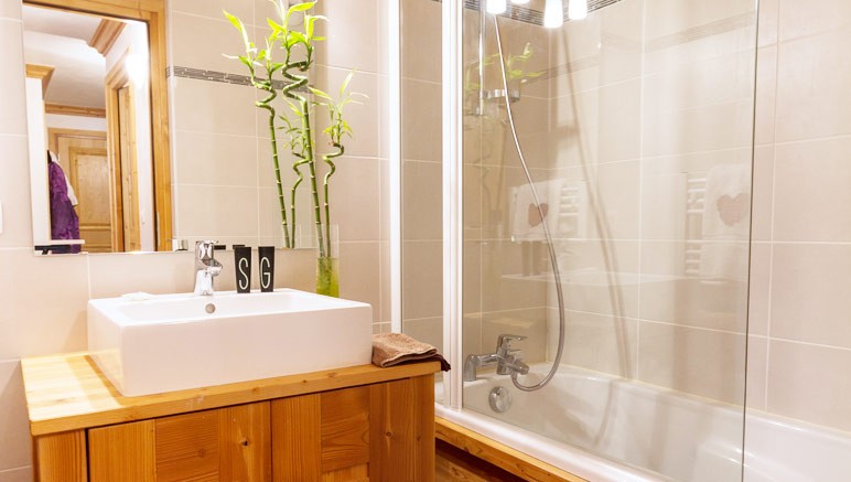 Vente privée Résidence 3* Le Critérium – Salle de bain avec douche ou baignoire