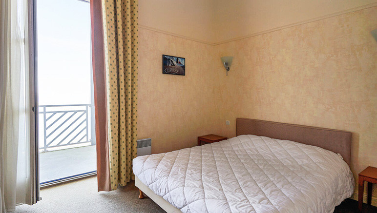 Vente privée Résidence Saint Goustan – La chambre avec lit double