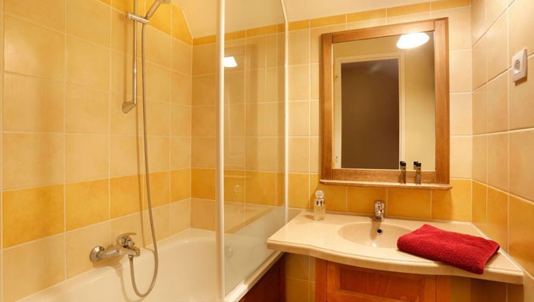 Vente privée Résidence Lac Mondésir – Salle de bain avec baignoire (photo variant selon le logement)